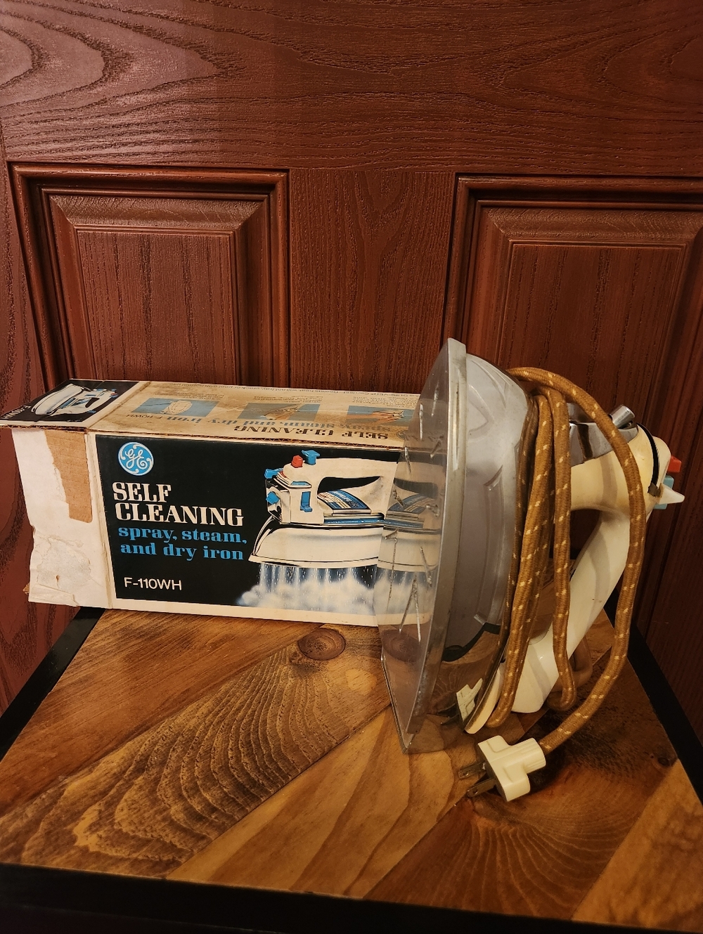 Vintage GE Self Cleaning Spray Steam And Dry Iron F-110WH Works